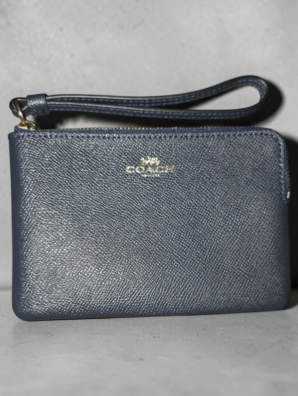 Euc Coach Navy Leather Zip Wristlet with Gold Accent